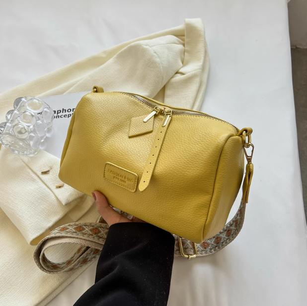 and versatile crossbody bag HZ1024