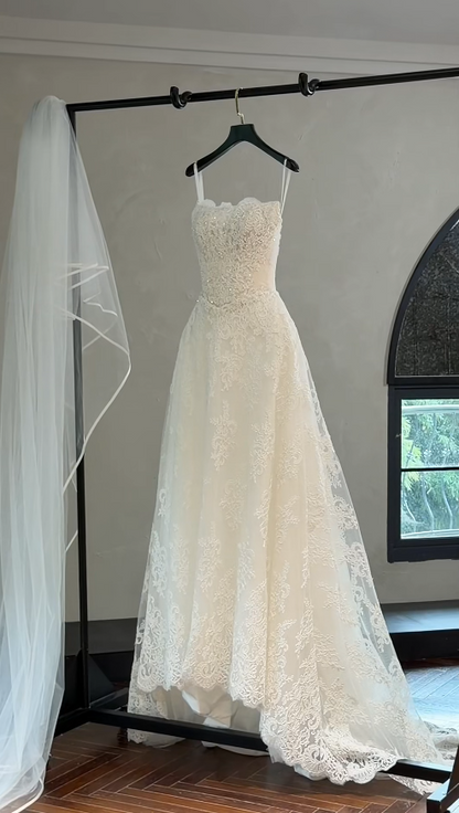 Gorgeous Strapless A-line Long Weddng Dresses Lace Appliques White Bridal Gowns Sleeveless Bridal Dresses ED05570