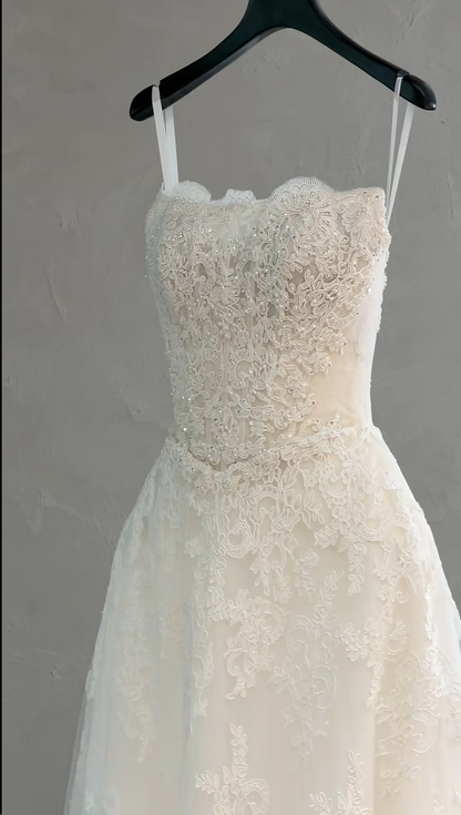 Gorgeous Strapless A-line Long Weddng Dresses Lace Appliques White Bridal Gowns Sleeveless Bridal Dresses ED05570