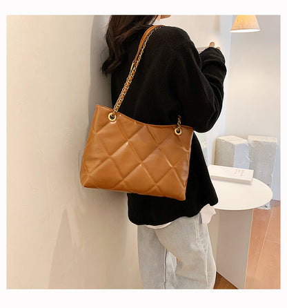 Diamond chain large capacity commuter  shoulder bag ED0563