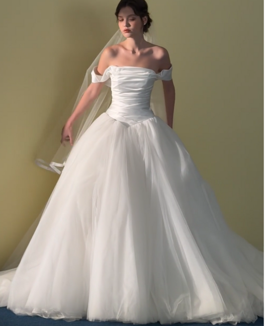 Simple Off-shoulder A-Line Long Wedding Dresses Tulle White Bridal Gowns Sleeveless Bridal Dresses ED05672