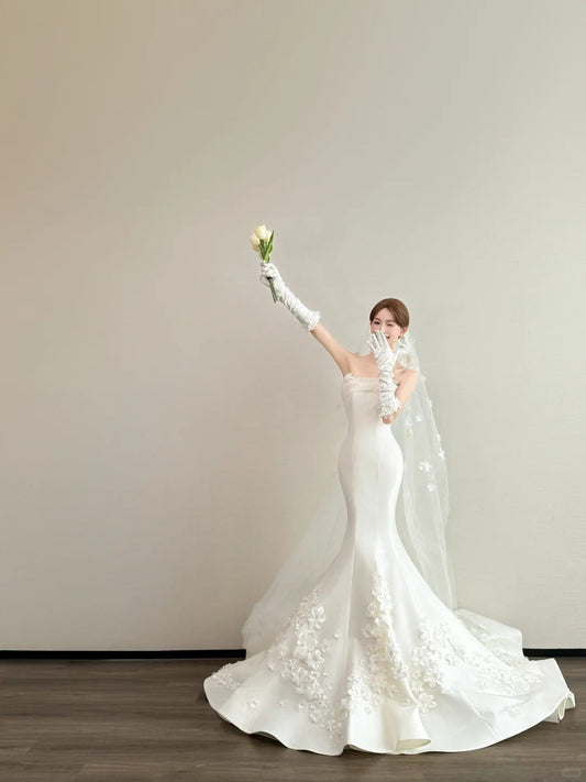 Gorgeous Strapless Mermaid Long Wedding Dresses Satin Applique White Bridal Gowns Sleeveless Bridal Dresses ED05682