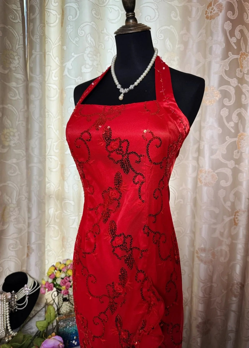 Gorgeous Red Sheath Long Prom Dresses Halter Beaded Satin Evening Gowns Sleeveless Birthday Dresses ED05718