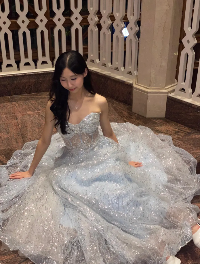 Chic A-Line Long Prom Dresses Sequins Tulle Pale Blue Evening Gowns Sweetheart Neck Sleeveless Birthday Dresses ED05771
