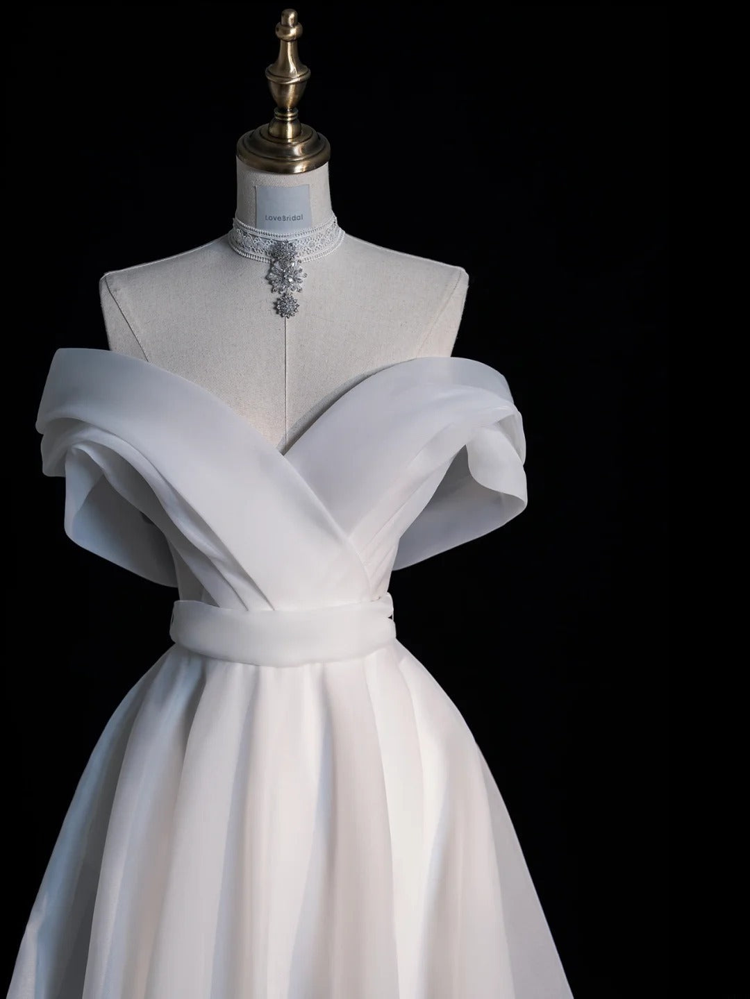 Timeless  A-Line Long Wedding Dresses Tulle Off-shoulder White Bridal Gowns Sleeveless Bridal Dresses ED05839