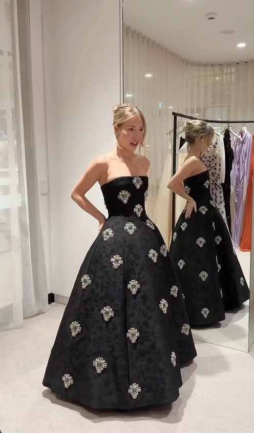 Chic  A-Line Long Prom Dresses Black Birthday Dresses Beaded Appliques Strapless Party Dresses ED05958