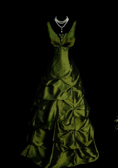 Elegant Green Long Prom Dresses V-Neck A-Line Evening Dresses Satin Sleeveless Birthday Dresses ED06136