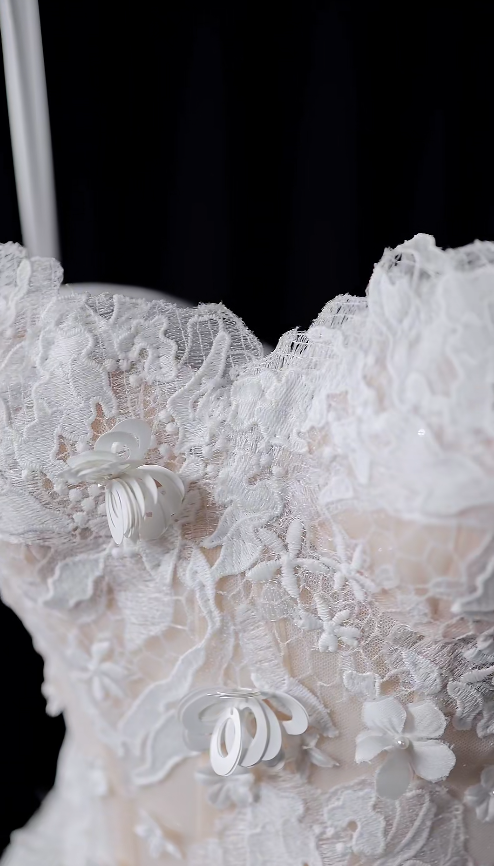 Timeless A-Line Long Wedding Dresses Lace Appliques White Bridal Gowns Strapless Bridal Dresses ED06141
