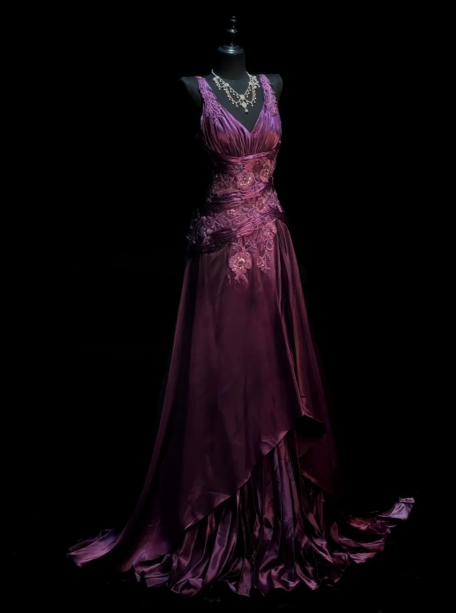 Elegant Grape Long Prom Dresses Satin V-neck A-line Evening Dresses Appliques Sleeveless Formal Dresses ED06169