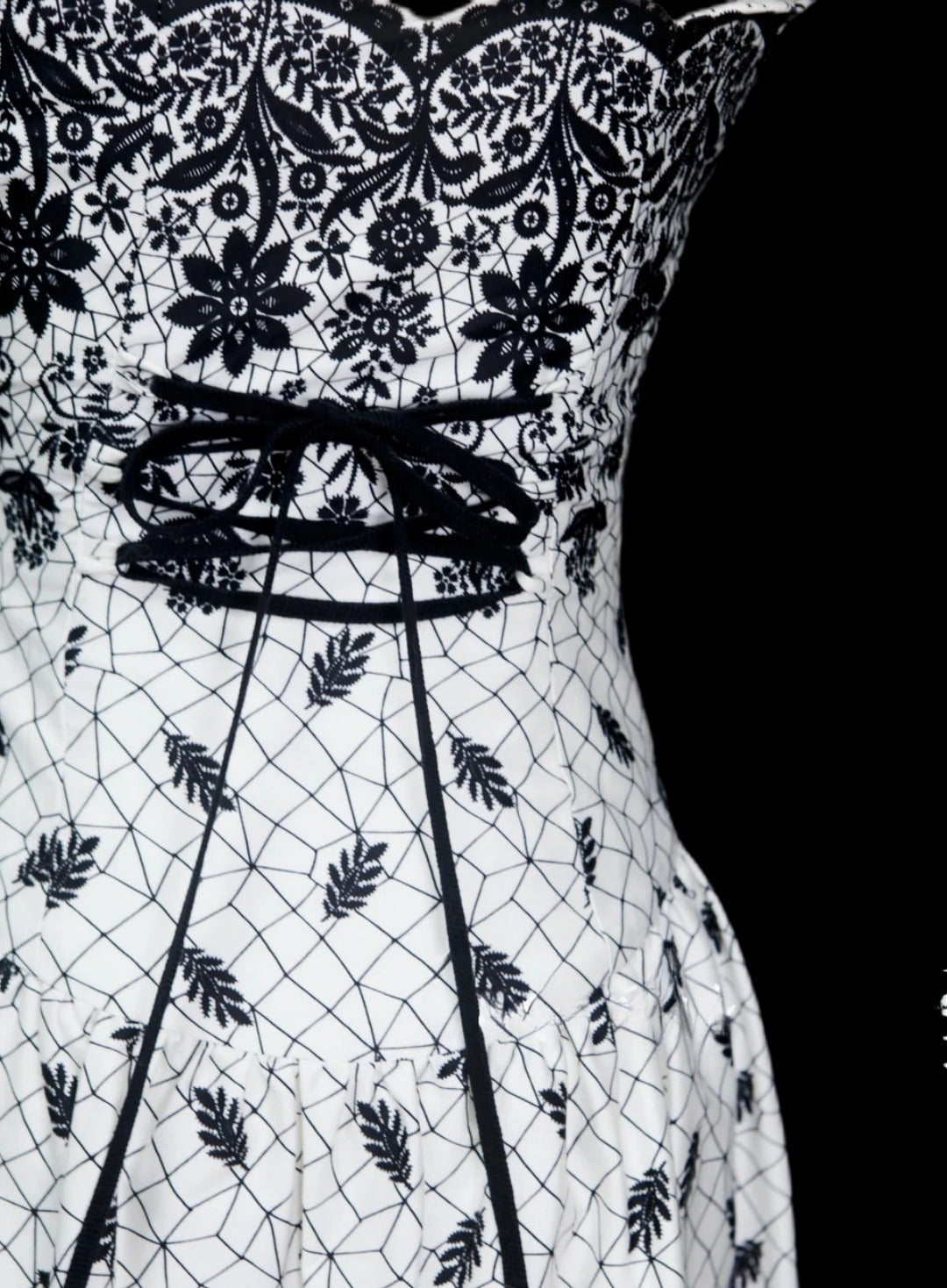 Chic Black/White Short Prom Dress Lace Birthday Dress Sheath Strapless Homecoming Dress Sleeveless Party Dress ED06503