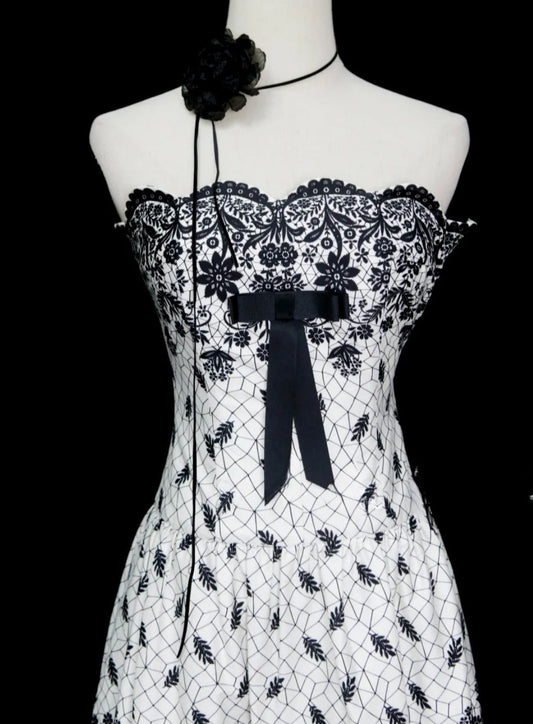 Chic Black/White Short Prom Dress Lace Birthday Dress Sheath Strapless Homecoming Dress Sleeveless Party Dress ED06503