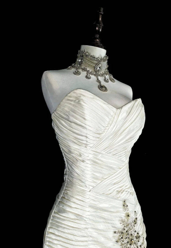 Gorgeous White Long Prom Dresses Satin Sweetheart Sheath Evening Dress Sleeveless Birthday Dress ED06553