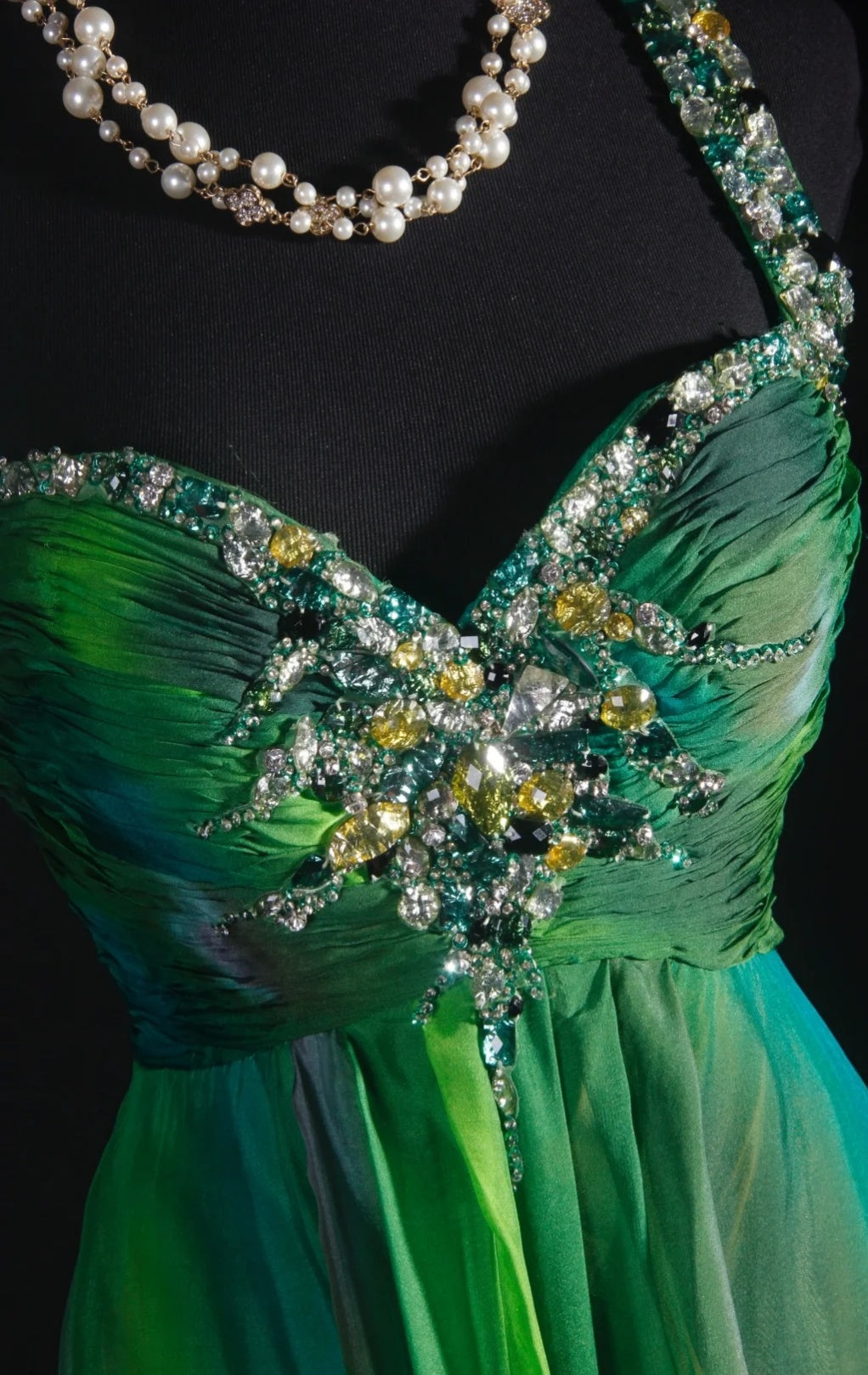 Gorgeous Green Long Prom Dress Applique Chiffon Halter Sheath Evening Dress Sleeveless Birthday Dress ED06641