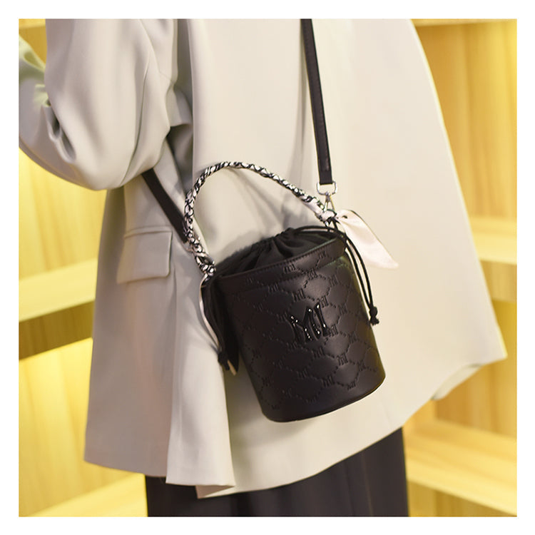 Niche fashion portable bucket bag ED0846