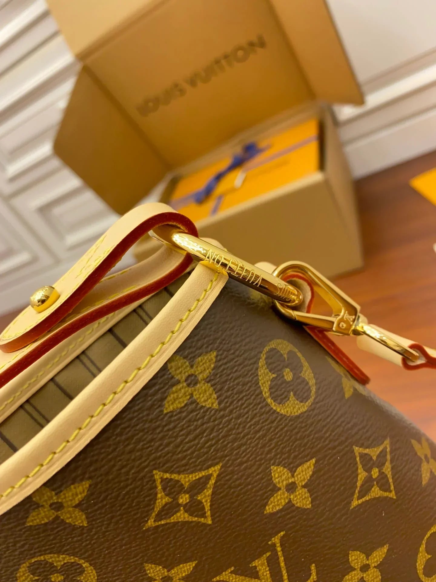 Louis Vuitton Graceful Leather Bag