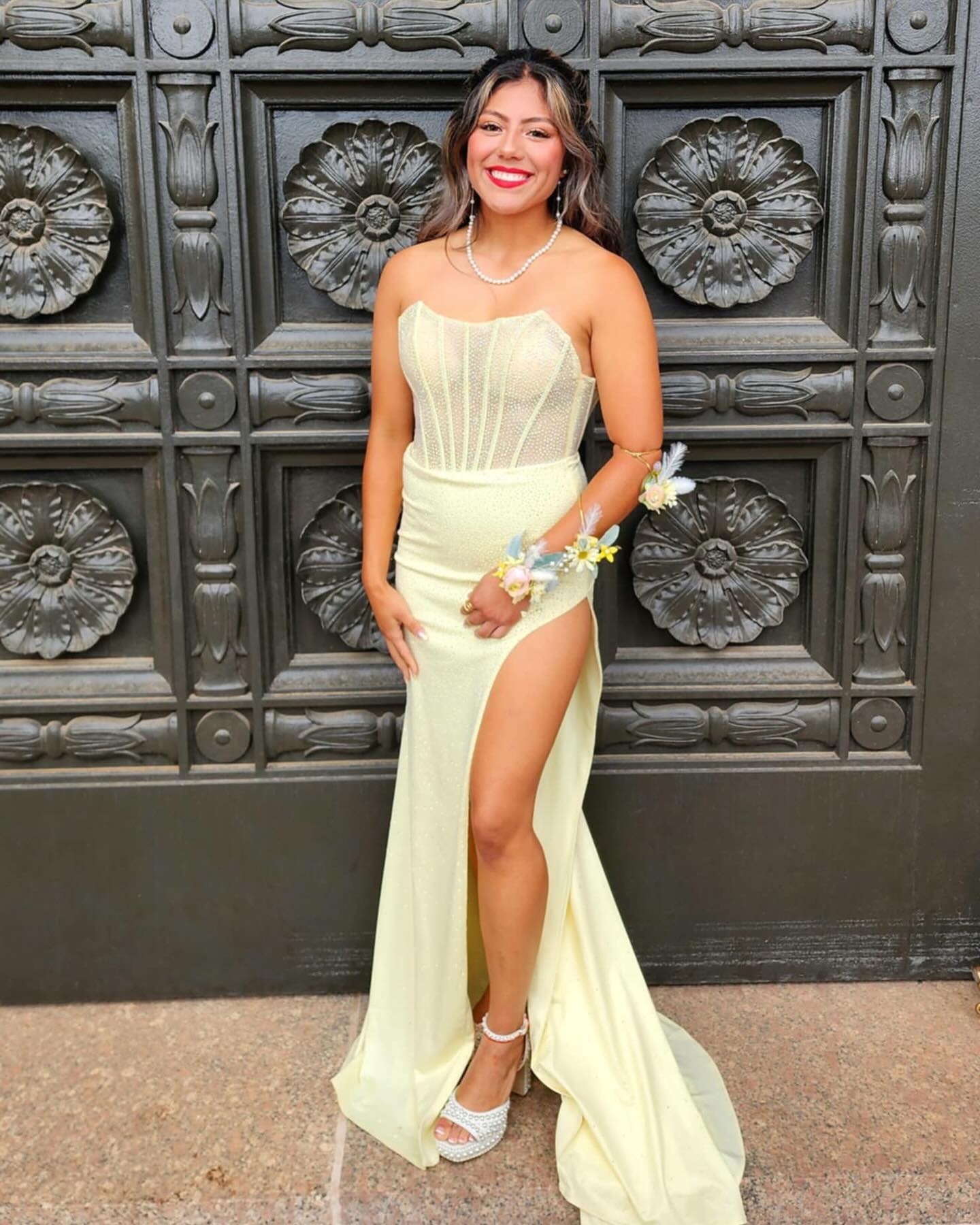 Chic Strapless Sheath Long  Prom Dresses Tulle Yellow Evening Gowns with Slits Sleeveless Formal Dresses ED5580