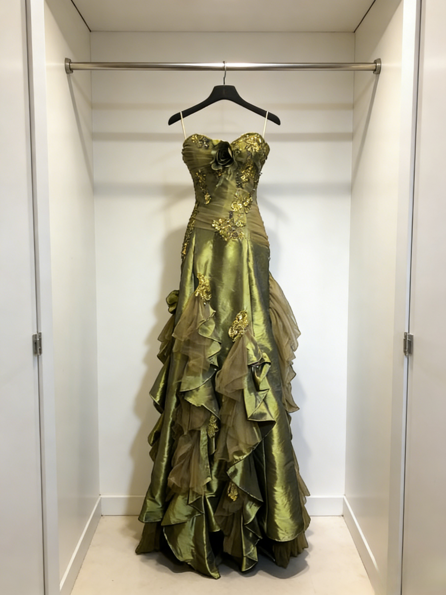 Glam Green Long Prom Dresses Appliques Sheath Evening Dresses Satin Strapless Formal Dresses EP06105