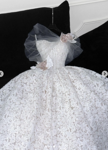 Strapless Ball Gown White Wedding Dress Lace Applique Bridal Dress Elegant Sleeveless Bridal Gown HZ1024