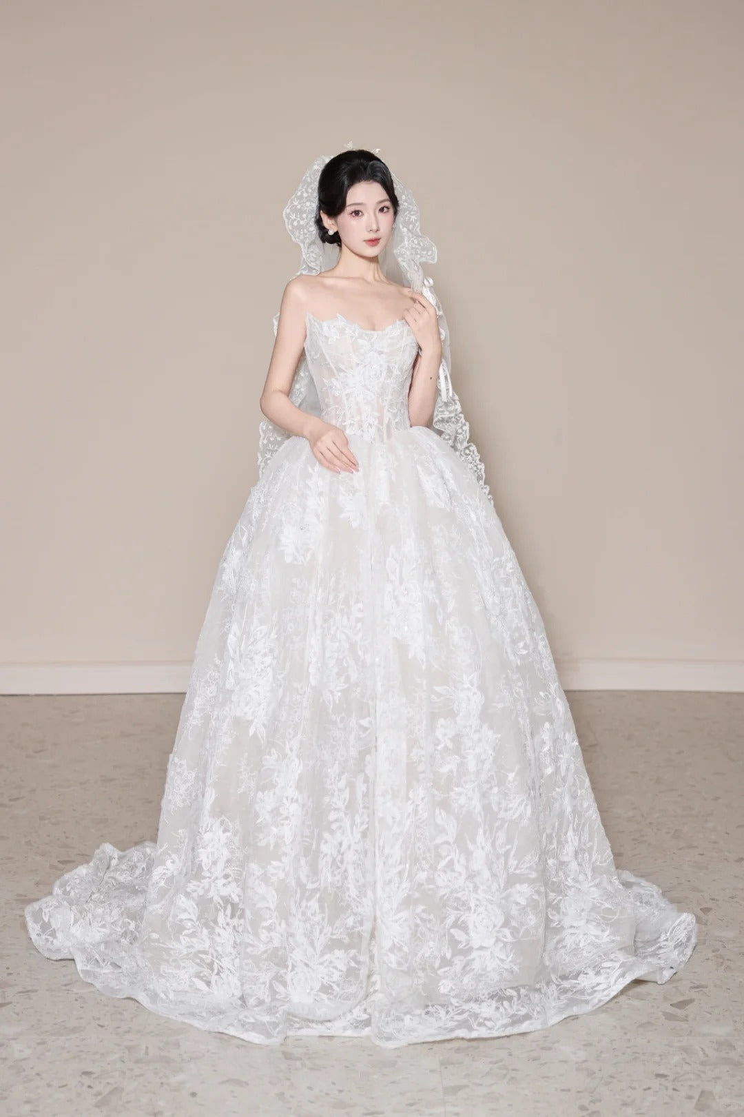 Strapless Wedding Dresses Applique A-Line Tulle Bridal Gowns Sleeveless White Bridal Dresses HZ1024