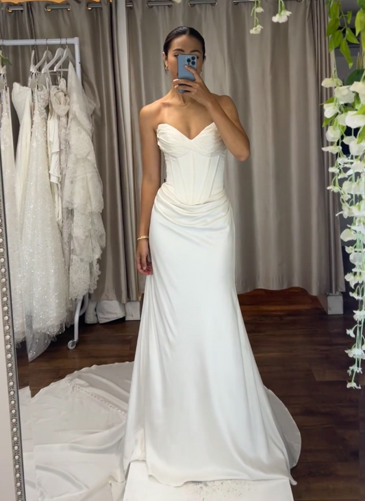 Sweetheart Neck Sheath Wedding Dresses Satin Bridal Gowns White Sleeveless Bridal Dresses HZ1024
