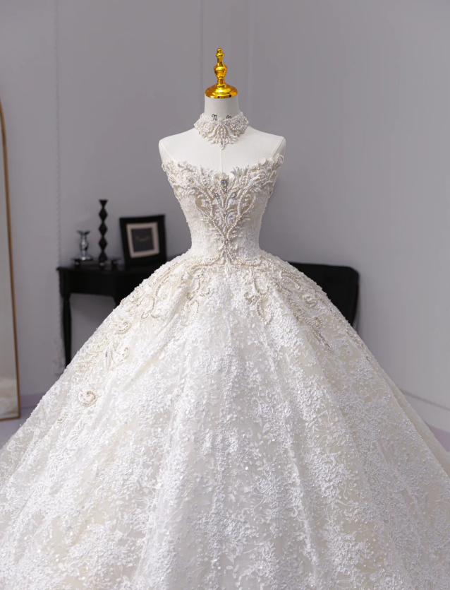 Strapless Ball Gown Lace Wedding Dresses Beaded Bridal Gowns White Sleeveless Bridal Dresses HZ1024