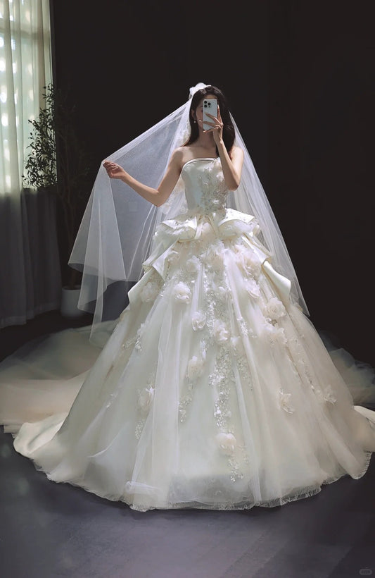 White Ball Gown Tulle Wedding Dress Strapless Applique Satin Bridal Gown with Veil HZ1024