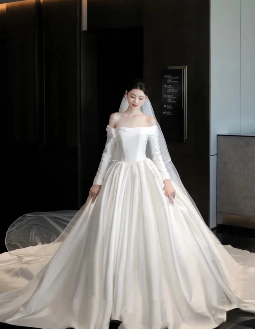 Timeless Off-the-shoulder Ball Gown White Luxury Wedding Dress Satin Long Sleeve Elegant Bridal Dress EW023