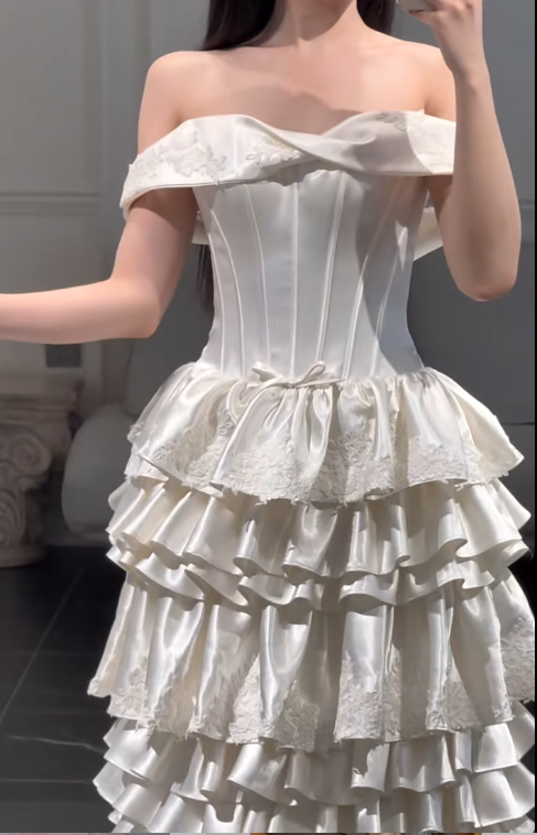 Timeless Off-the-shoulder Sheath Luxury Wedding Dresses Elegant Satin Applique Bridal Gowns EW030