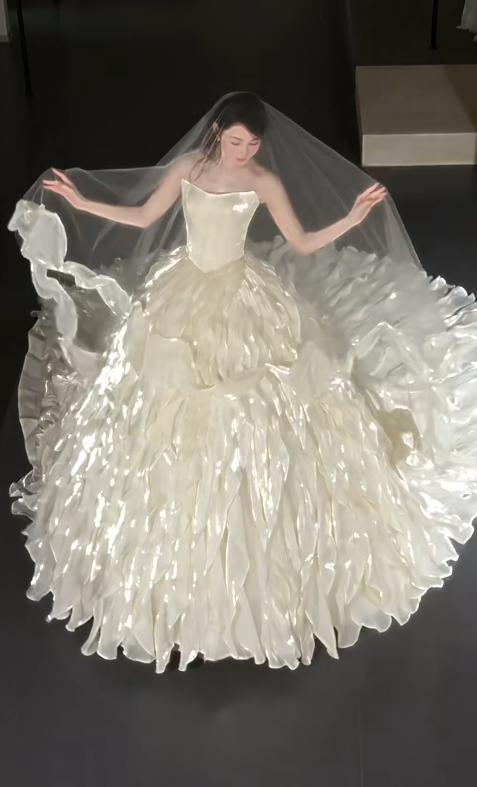 Strapless Ball Gown Tiered Tulle Luxury Wedding Dresses, Sleeveless Bridal Gowns HZ1024