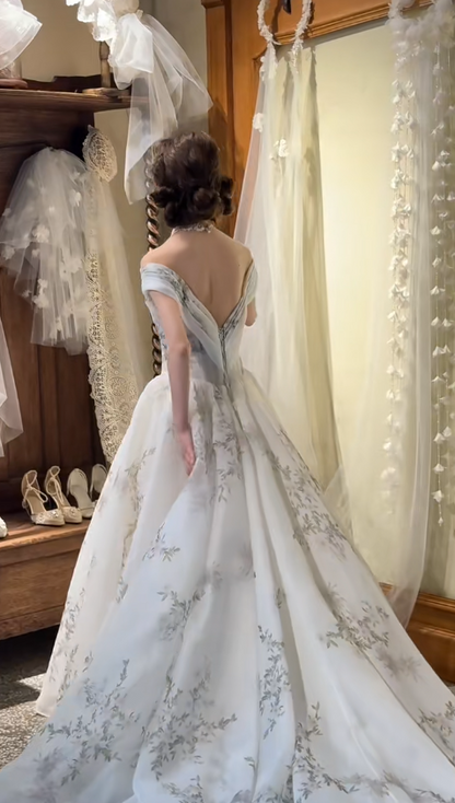 Off-the-shoulder Ball Gown with Tulle Appliques Luxury Wedding Dresses, Backless White Bridal Gowns HZ1024