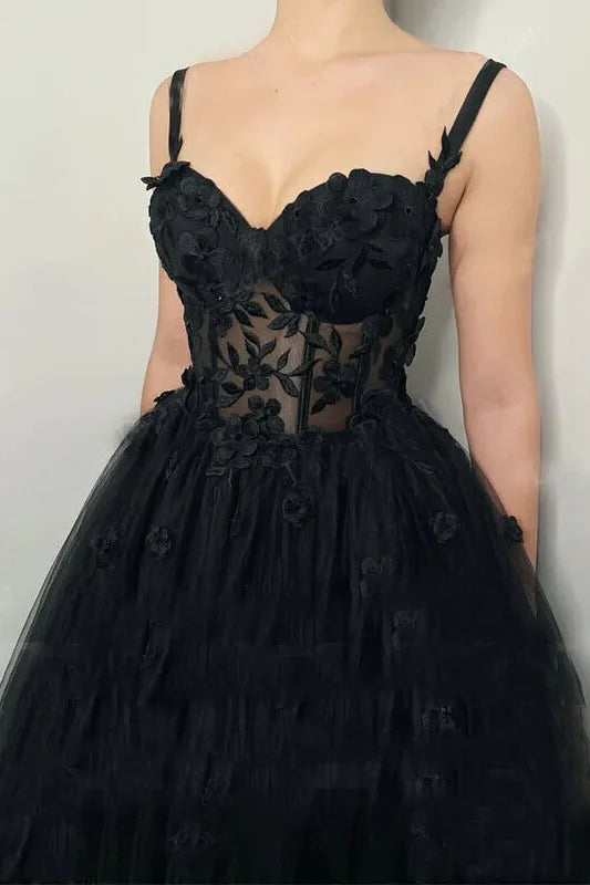 Elegant Sweetheart Spaghetti Straps Tulle A-Line Appliques Wedding Dress