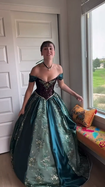 Vintage Off The Shoulder Green Satin Lace Applique Ball Gown Sweet 16 Dress D1253