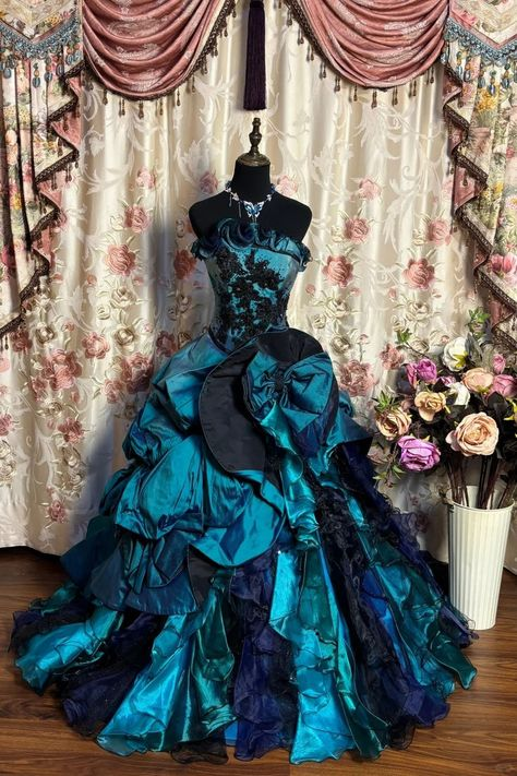Vintage Ball Gown Strapless Satin Tulle Pleated Appliques Quinceanera Dress D1166