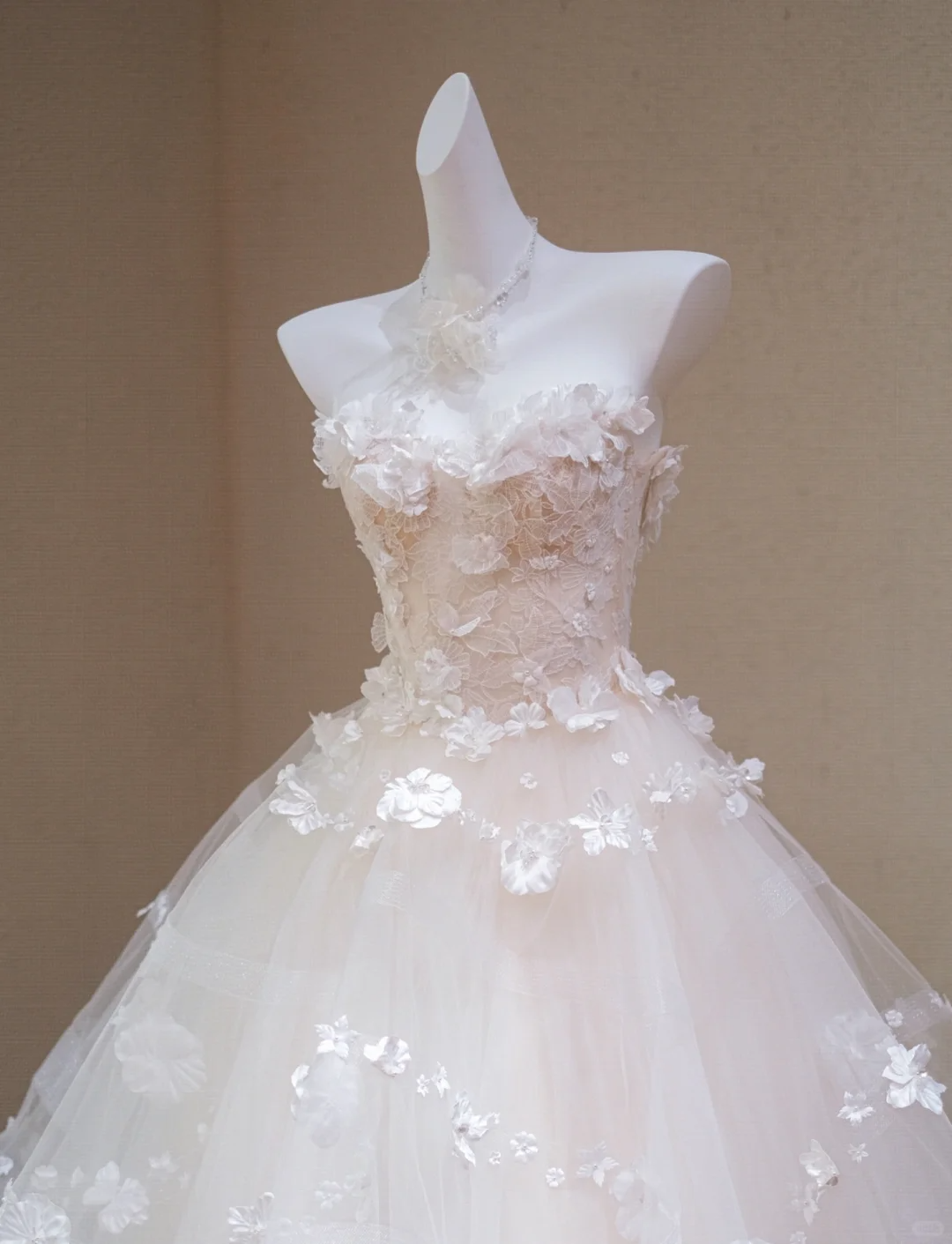 Beautiful Sweetheart Neck White Tulle Lace Appliques Long Wedding Dress Bridal Dress S907