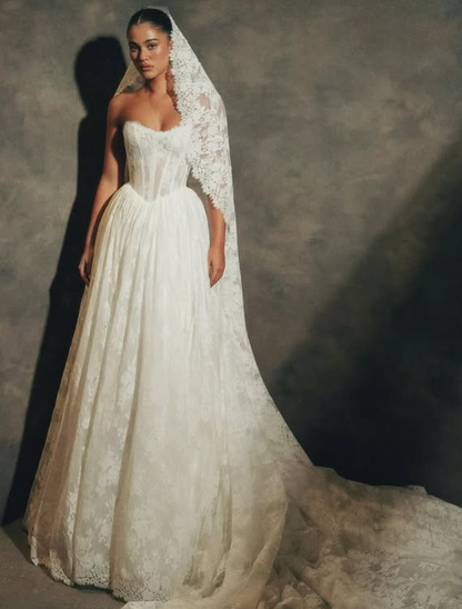 Elegant Ball Gown Sweetheart Neck Corset White Lace Wedding Dresses SH4704
