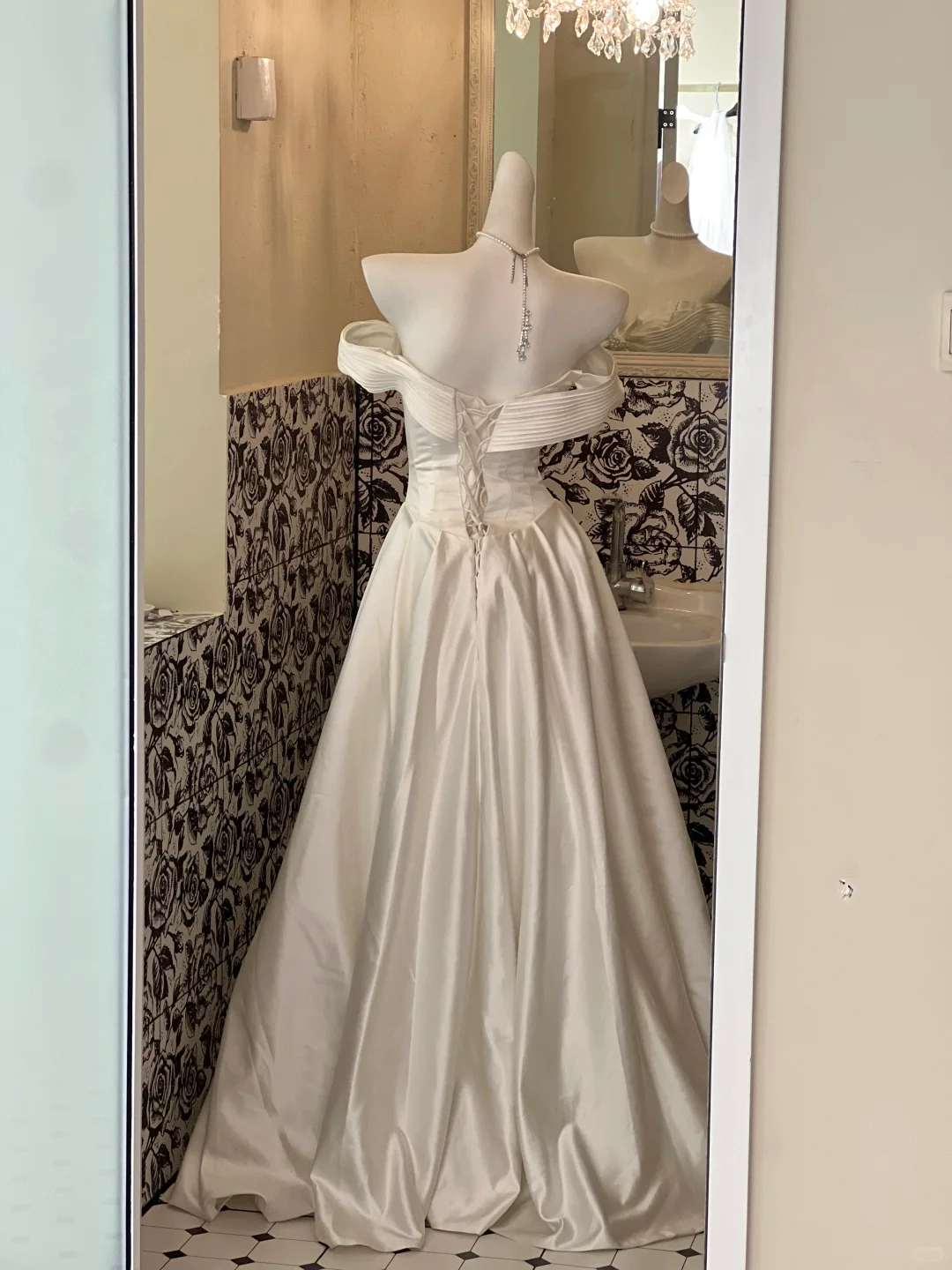 White Classy Ball Gown Off the Shoulder Pearl Satin Long Prom Dress Wedding Dress SH3857