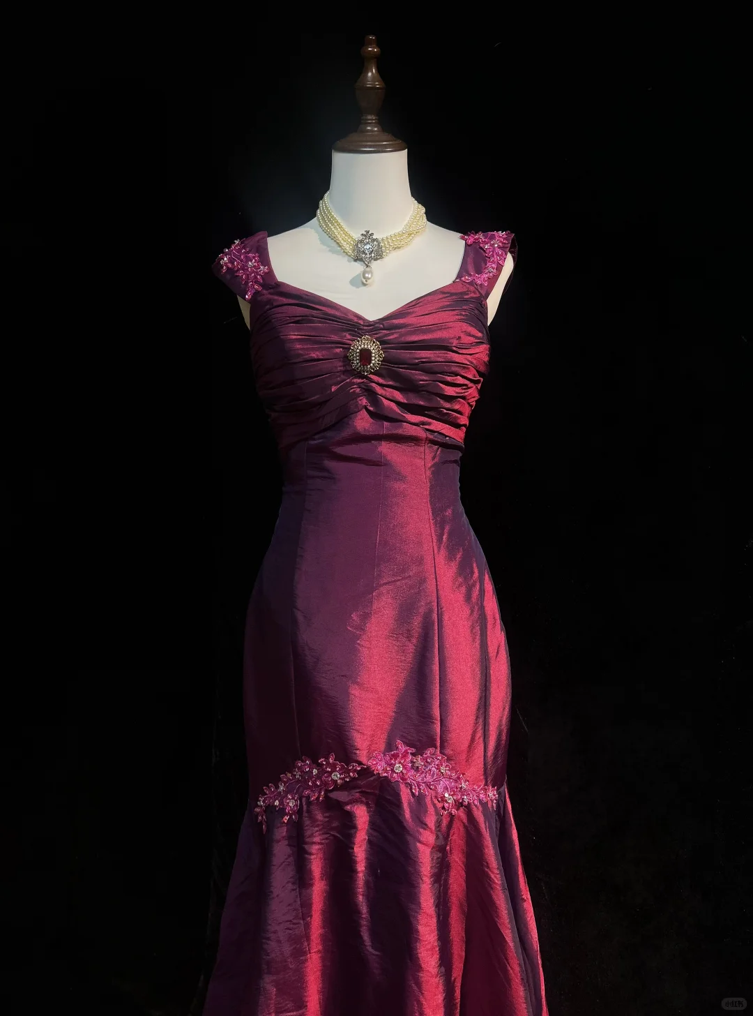 Retro Burgundy Mermaid Straps Appliques Satin Prom Dress Evening Dress SH3330