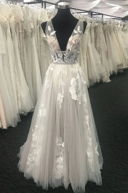 Low V-Neck Tulle A-Line Appliques Beach Wedding Dress