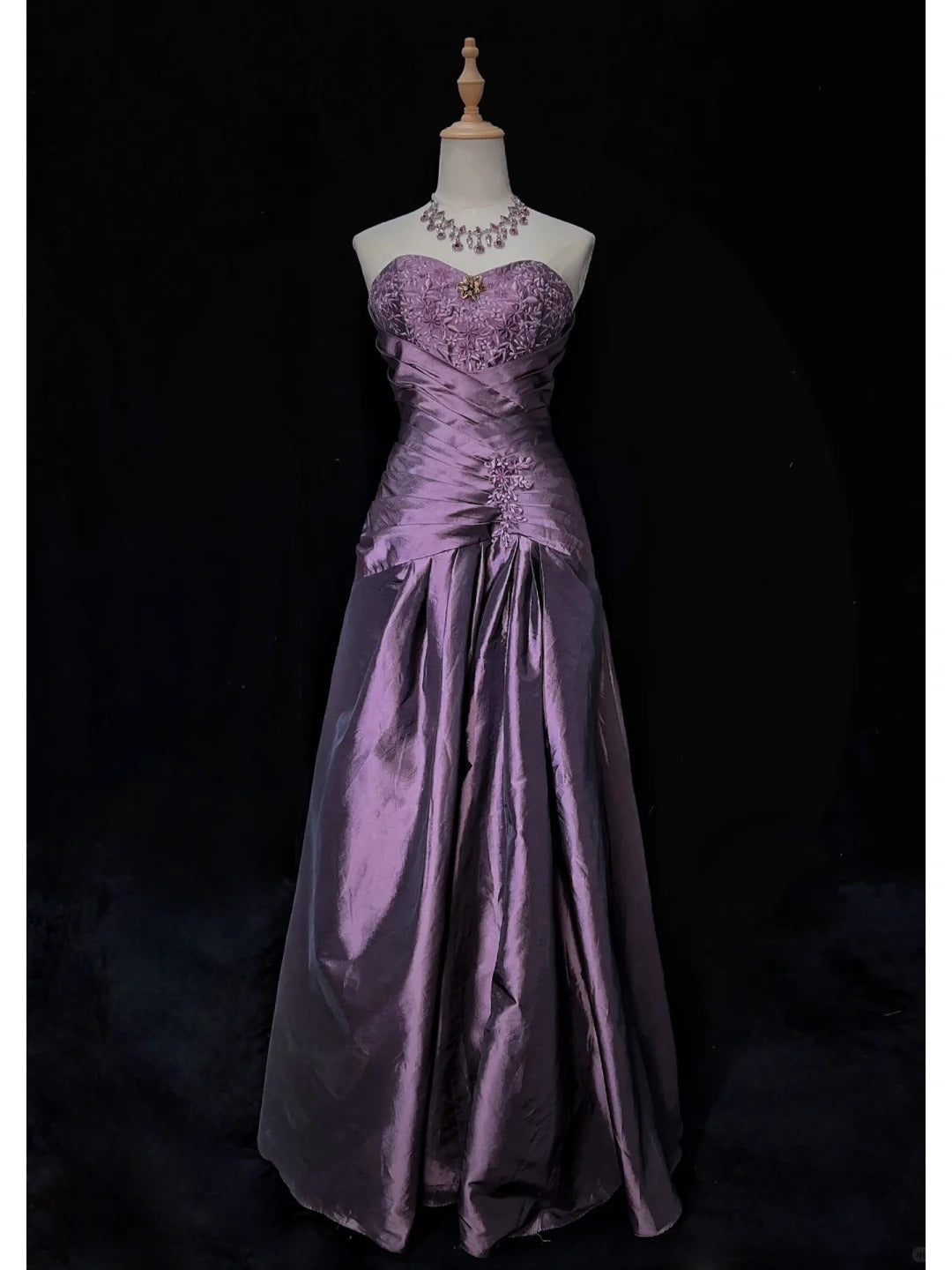 Charming Prom Dress Sweetheart Embroidered Pleated Prom Gown Evening Dress Gala Dress Business Dinner Dress  D2447