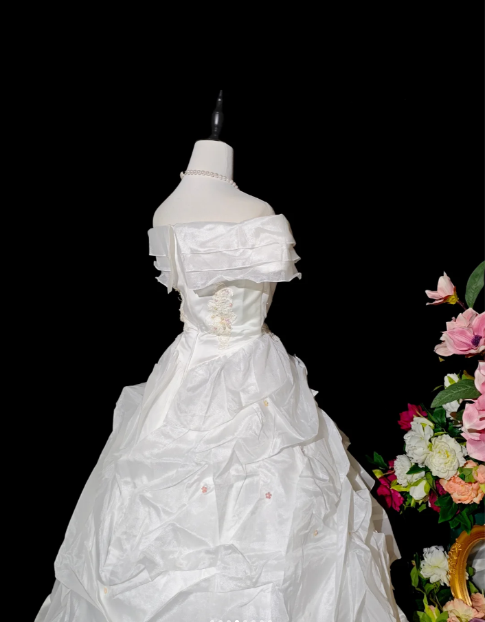 Vintage White Ball Gown Off The Shoulder Satin Pleated Appliques Beaded Birthday Quinceanera Dress D2356