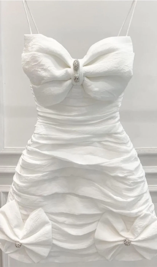 Elegant Spaghetti Straps White Satin Pleated Sheath Short 19th Birthday Outfits Homecoming Dress With Bow D793