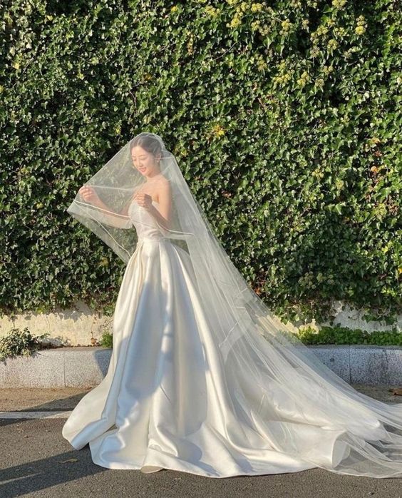 Vintage Ball Gown Strapless Long White Satin Wedding Dresses P1281