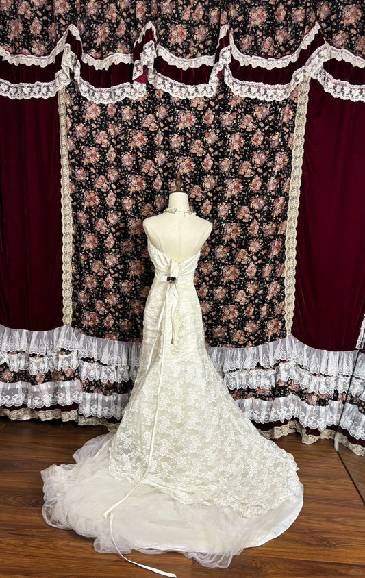 Elegant Sweetheart Neck Lace Embroidered Skirt Bias Cut Wedding Dress P2994