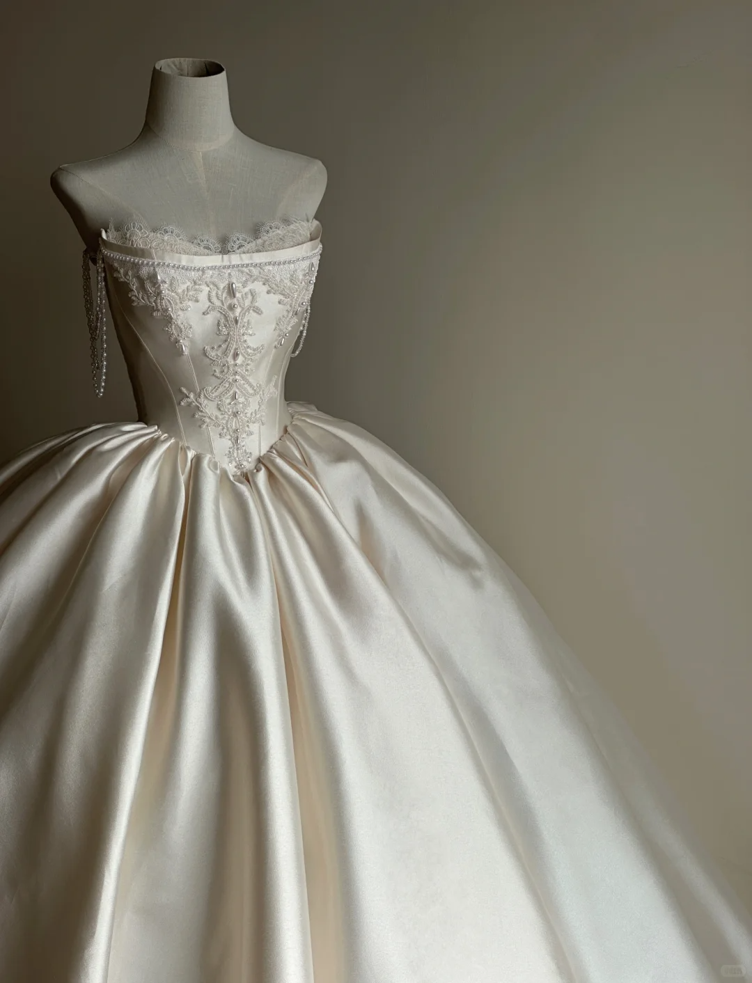 White Pearl Ball Gown Strapless Lace Satin Long 16th Birthday Dress Wedding Dress SH3962