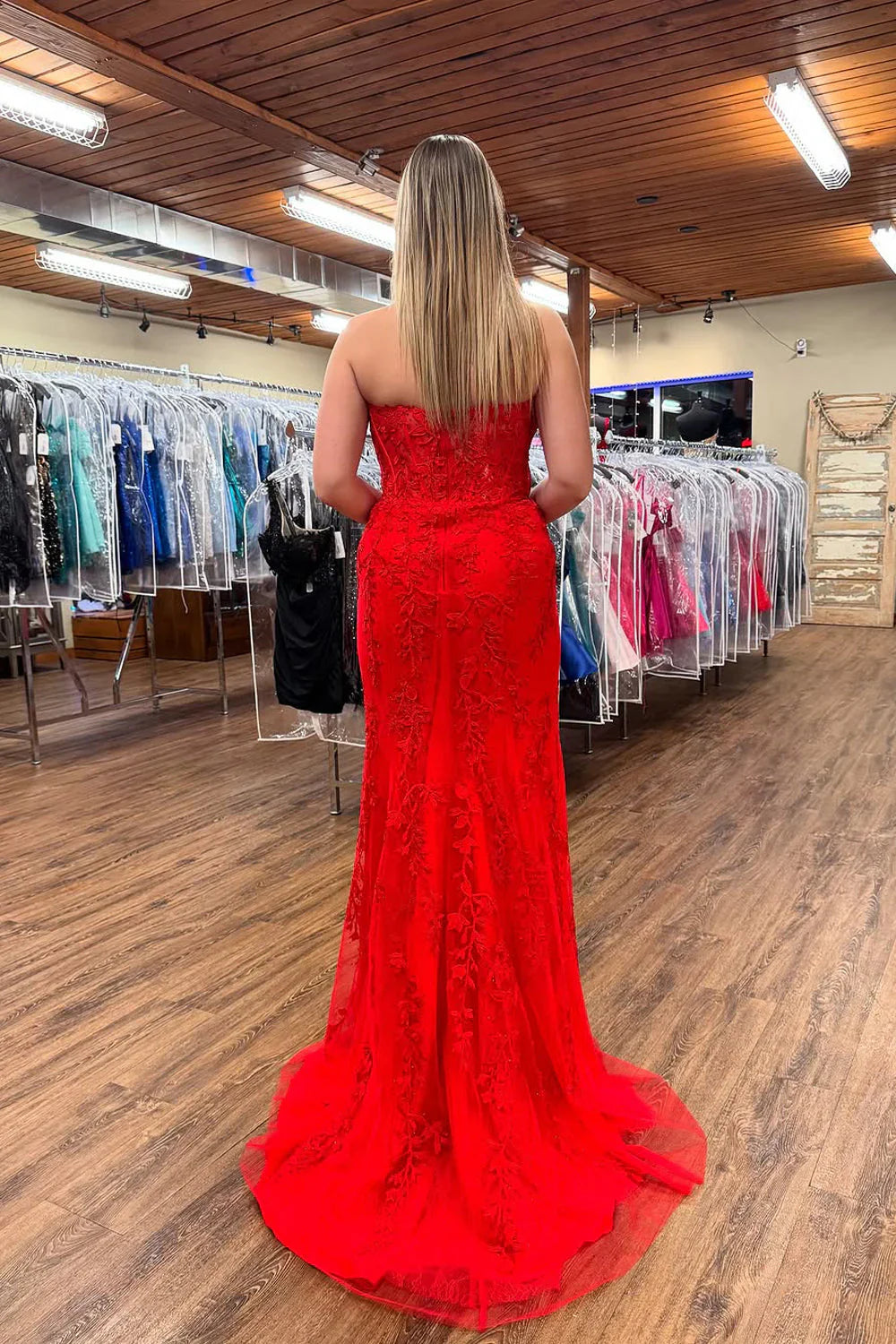 Red Bateau Strapless Empire Lace Appliques Party Prom Dress With Slit