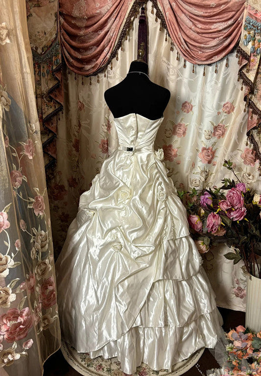 Simple Ball Gown Strapless Sleeveless Pleats White Satin Wedding Dress SD1365