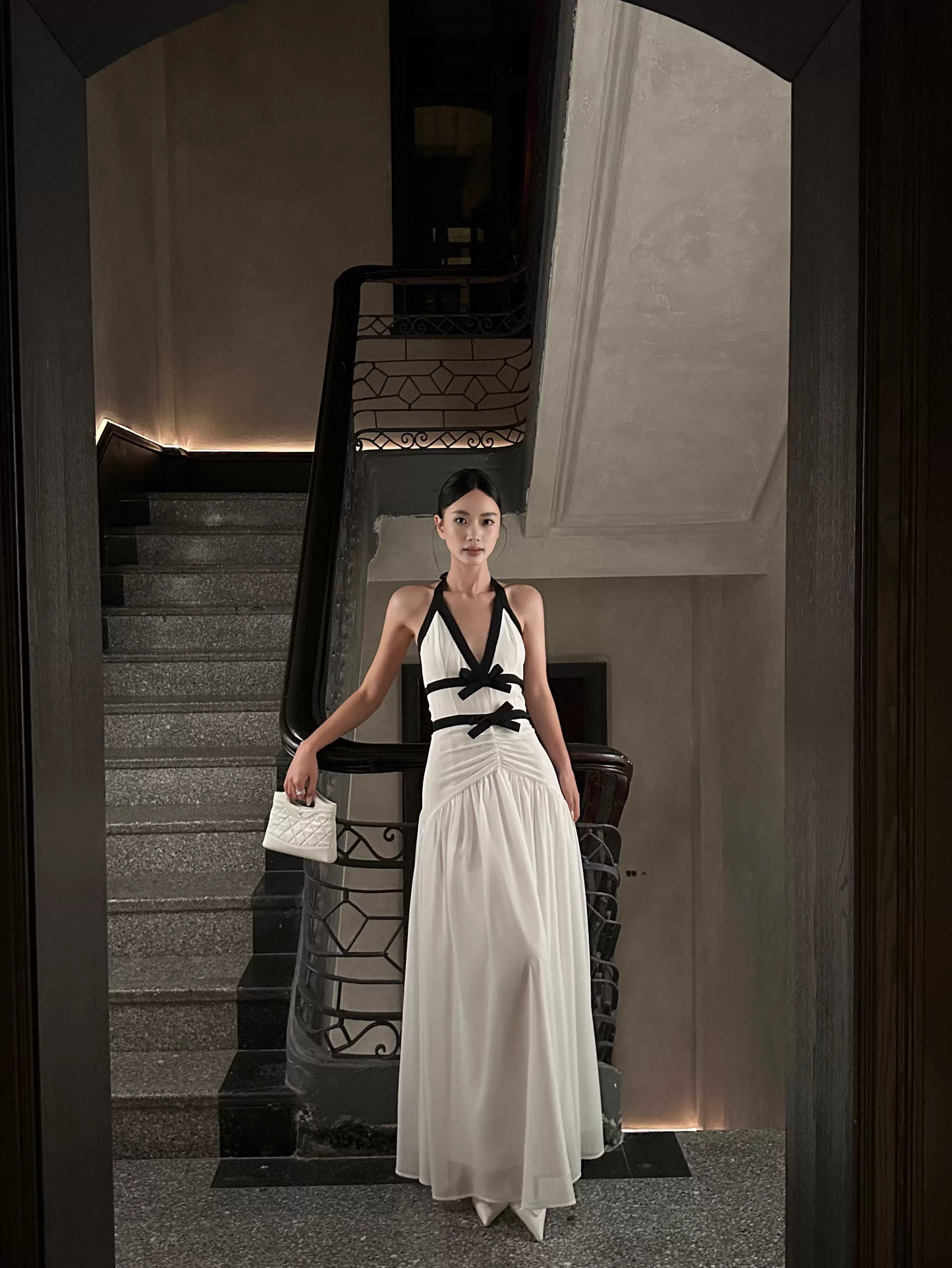 Sexy Halter V Neck Off White Chiffon Mermaid Long Wedding Guest Dress Backless Evening Dress With Bow D2087