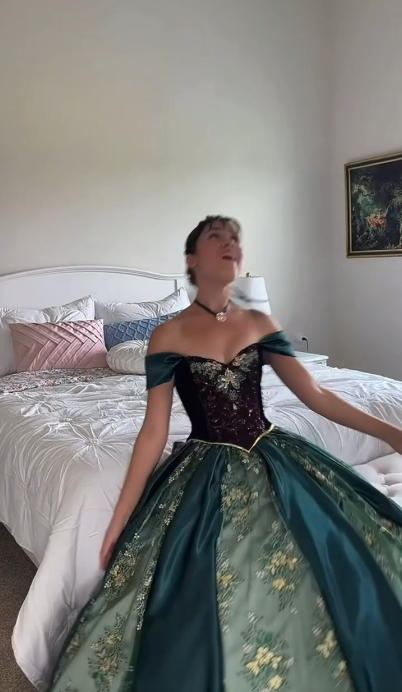 Vintage Off The Shoulder Green Satin Lace Applique Ball Gown Sweet 16 Dress D1253