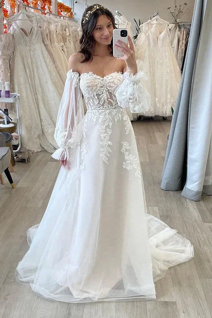 Tulle A-Line Sweetheart Appliques Beach Wedding Dress