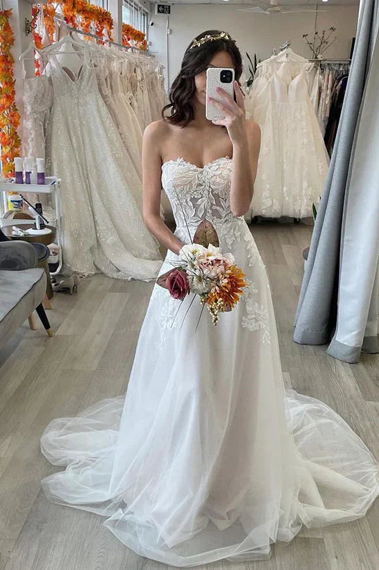 Tulle A-Line Sweetheart Appliques Beach Wedding Dress